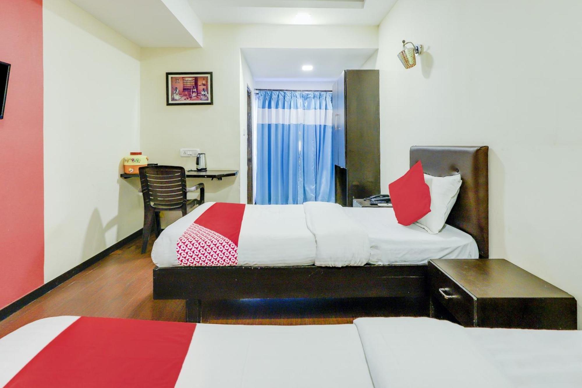 Oyo Hotel Dash Vadodara Exterior photo